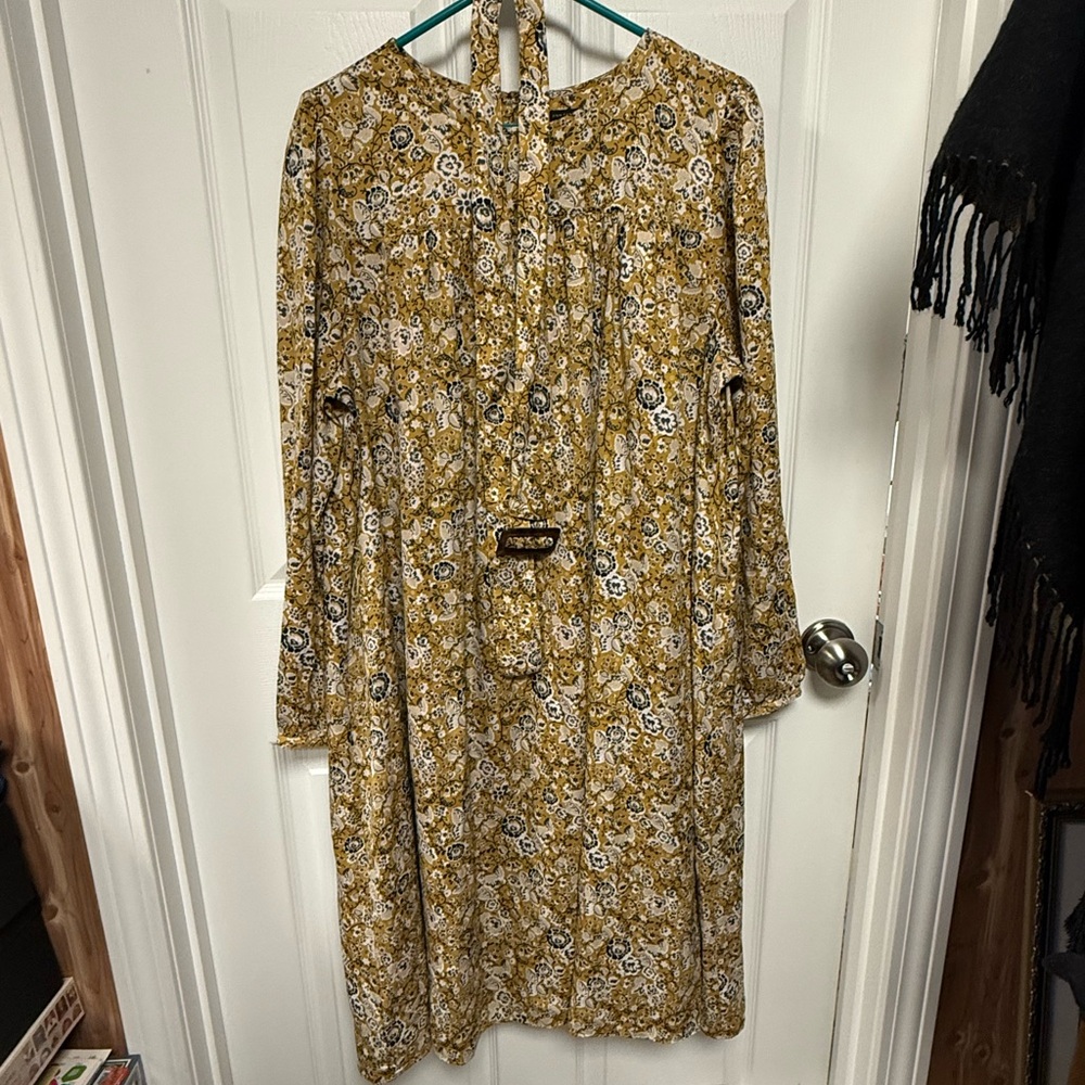 Beautiful Ann Taylor Floral Yellow Belted Dress